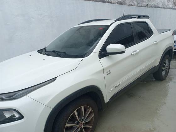 FIAT TORO 2.0 16V TURBO DIESEL FREEDOM 4WD AT9 FIAT TORO 2.0 16V TURBO DIESEL FREEDOM 4WD AT9